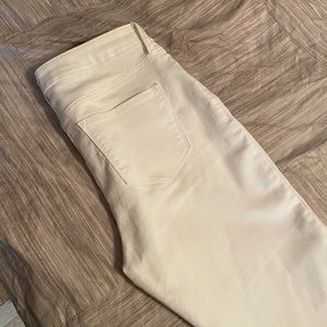Old Navy White Skinny Jeans . Sz. 8